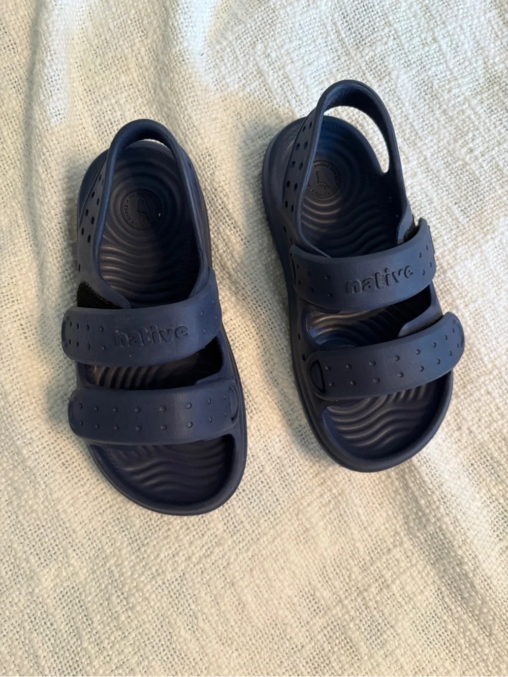 Native Jefferson Kids Sandals - Navy size 10